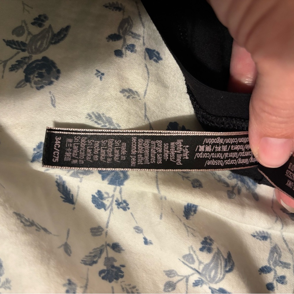 Victoria's Secret Elegant Black Bra - Picture 4 of 4
